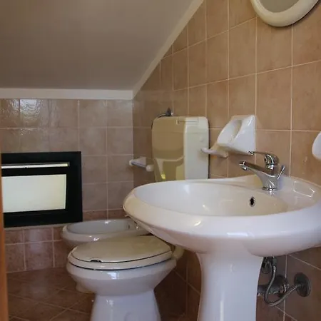 Sicilian Garden Apartment *